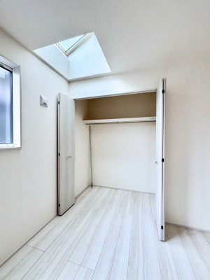 ���[�@�m���̃N���[�[�b�g�B���s��������̂Ō���̈ߗނ�����������܂�܂��B