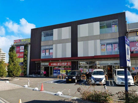 ���ӊ��@�V���b�s���O�Z���^�[ 600m ���s�A �A�N���X�v���U���R�X