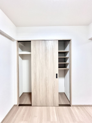 ���̑����ρ@���r���O���[�B�����Ɏ��[������ƕ����W�܂�LDK���X�b�L���Еt�������ł��ˁB  