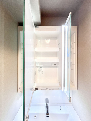 ���̑����ρ@�O�ʋ��̗��ɁA���ϕi��q���p�i�Ȃǂ����[�\�B���ʑ����������ƕۂ��܂��I