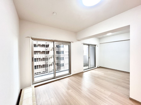 ���r���O�@�傫�ȑ����炽���Ղ�̗z���ƕ����������郊�r���O  