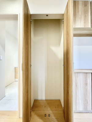 ���[�@1�K�L�����[�ɂ͑|���p�i����p�i�̃X�g�b�N�Ȃǂ����[�ł��܂��B