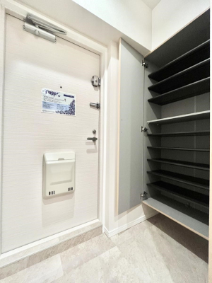 ���̑����ρ@�����Ղ���[�ł���V���[�Y�{�b�N�X�ŉƑ��S���̌C���A���ւ�������B  