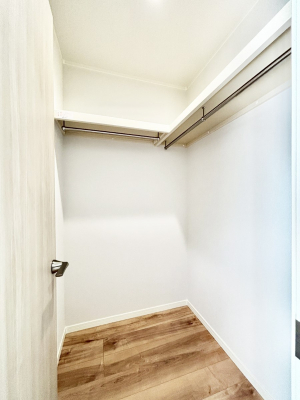 ���[�@�m���̃N���[�[�b�g�B���s��������̂Ō���̈ߗނ�����������܂�܂��B