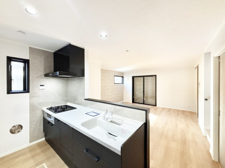 �L�b�`���@���r���O�ŗV�Ԃ��q�l�������Ȃ��炨�������ł���ΖʃL�b�`���B  