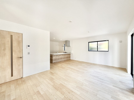 ���r���O�@���邢�z���������A�����̕��͋C�ɖ�������郊�r���O�E�_�C�j���O�B 