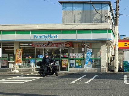 ���ӊ��@�R���r�j 300m �t�@�~���[�}�[�g ����@���X