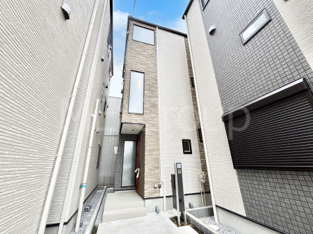 ���n�O�ώʐ^�@�������ꂽ�O�ρA�㎿�ȏZ��Ԃ��L���鎺���͉i�����S���ĉ߂�����Z���ł��B 