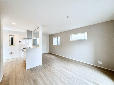 ���r���O�@���Ƒ��̓��₩�Șb�����ŕ�܂�閾�邢���r���O