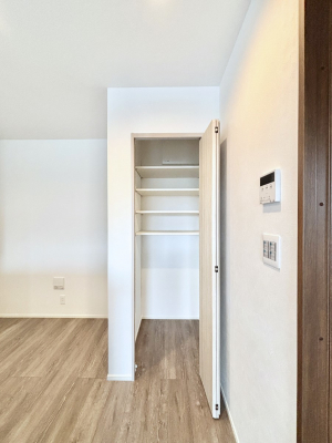 ���̑��@�L�b�`���ɂ͎��[�X�y�[�X���������Ă��܂�