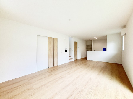 ���r���O�@���Ƒ��̓��₩�Șb�����ŕ�܂�閾�邢���r���O