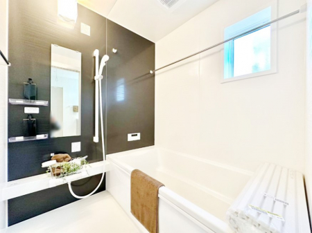 �����@���������̂���_�[�N�J���[����ɂ����o�X���[����1���̔������t���b�V���I