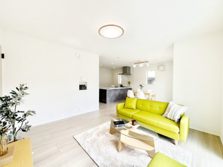 ���r���O�@���Ƒ������R�ƏW�܂�A���₩�ȏ΂����ŕ�܂��e���̋�ԂɂȂ肻���ł��ˁB