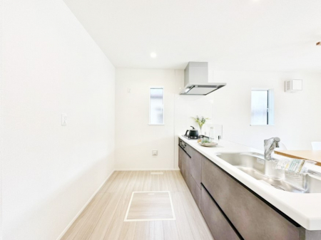 �L�b�`���@�V�X�e���L�b�`���̓V���v���ŃX�b�L�������O���̗��Ȃ��f�U�C���Ȃ̂ŉi���g�������I