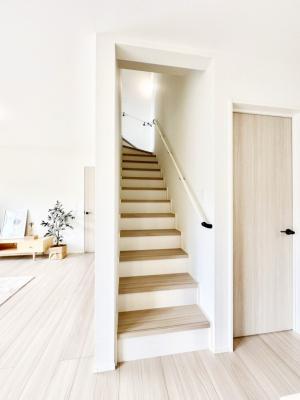 ���̑��@���Ƒ��Ԃ̃R�~���j�P�[�V�������[�܂郊�r���O�C���K�i���̗p���܂���