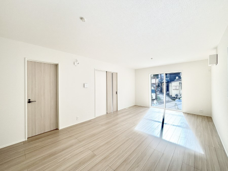 ���r���O�@�傫�ȑ����炽���Ղ�̗z���ƕ����������郊�r���O