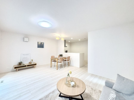 ���r���O�@�Z�ޕ��̌��������o�����A�C���e���A���l����̂��y���݂ȃ��r���O�ł��I 