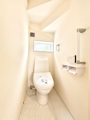 �g�C���@�g�C����1�K��2�K���ꂼ��ɔz�u����Ă��ĂƂĂ��֗��ł��B 