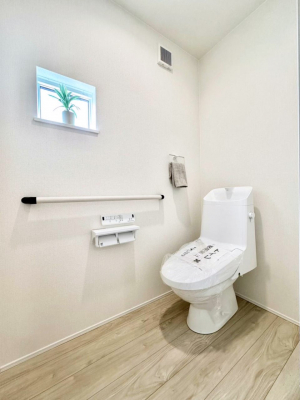 �g�C���@�g�C����1�K��2�K���ꂼ��ɔz�u����Ă��ĂƂĂ��֗��ł��B 