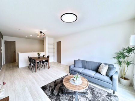 ���r���O�@�Z�ޕ��̌��������o�����A�C���e���A���l����̂��y���݂ȃ��r���O�ł��I 