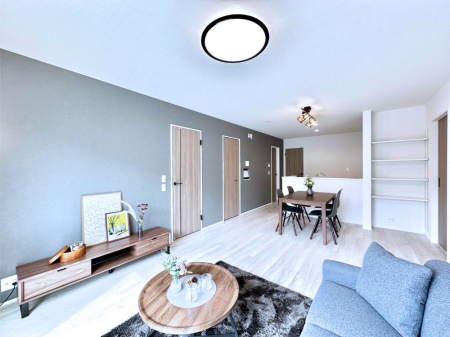 ���r���O�@���邢�z���������A�����̕��͋C�ɖ�������郊�r���O�E�_�C�j���O�B 