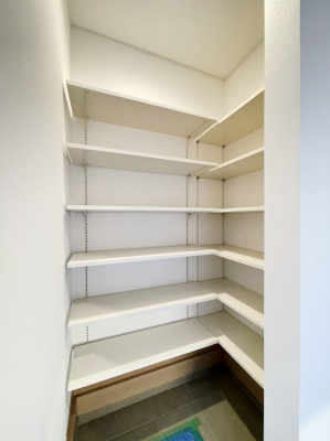 ���[�@���ւɂ͍����𒲐߂ł�����I�t���̃V���[�Y�C���N���[�[�b�g�B�J���x�r�[�J�[���u���܂��B 