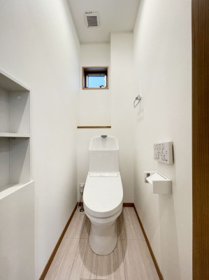 �g�C���@�g�C����1�K��2�K���ꂼ��ɔz�u����Ă��ĂƂĂ��֗��ł��B 