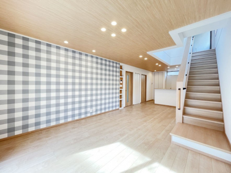 ���r���O�@�A�N�Z���g�N���X��p���ċ�ԂɃ����n�������܂����B�C���e���A���l����̂��y���݂ł��ˁB