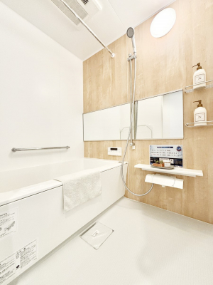 �����@����̔�������Ă���閾�邢�������̂���o�X���[��