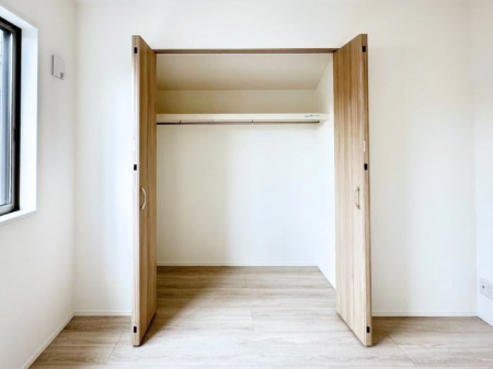 ���[�@�m���̃N���[�[�b�g�B���s��������̂Ō���̈ߗނ�����������܂�܂��B