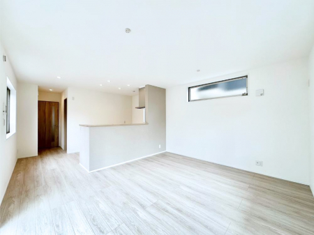 ���r���O�@�ǂ��ɂ��Ă��Ƒ��̂Ȃ������������R�~���j�P�[�V�������r���O�B 