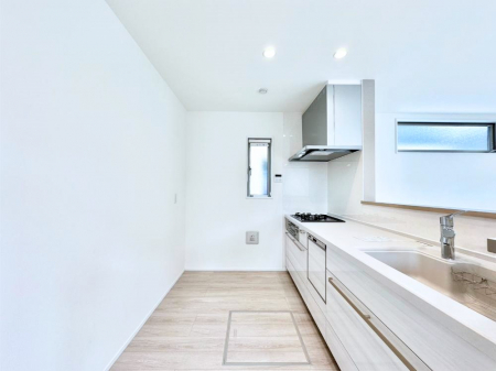 �L�b�`���@�u�₩�ȕ����ʂ蔲����L�b�`���B��������̂Ŗ��邭���C�ɂ��𗧂��܂��B