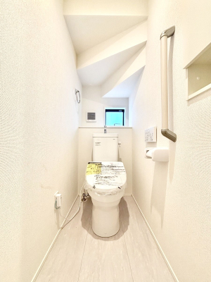 �g�C���@�g�C����1�K��2�K���ꂼ��ɔz�u����Ă��ĂƂĂ��֗��ł��B 