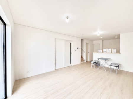 ���r���O�@���邢�z���������A�����̕��͋C�ɖ�������郊�r���O�E�_�C�j���O�B 