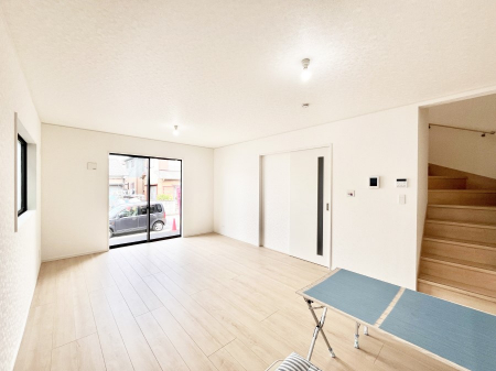 ���̑����ρ@�Ƒ��Ƃ̃R�~���j�P�[�V�������[�܂郊�r���O�C���K�i���̗p�����_�C�j���O