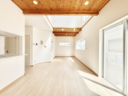 ���r���O�@���Ƒ��̓��₩�Șb�����ŕ�܂�閾�邢���r���O