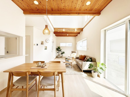 ���r���O�@�������������͋C�̂k�c�j�͉Ƒ��݂�Ȃ̉��K��ԁ��Ƌ��CG�ł�