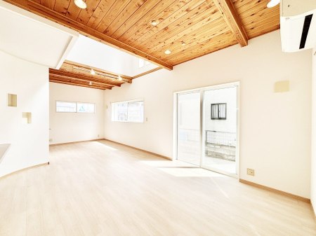 ���r���O�@�傫�ȑ����炽���Ղ�̗z���ƕ����������郊�r���O