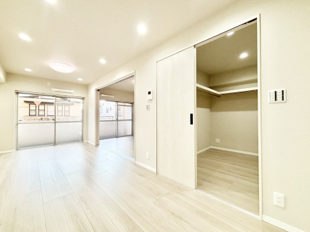 ���r���O�@�傫�ȑ����炽���Ղ�̗z���ƕ����������郊�r���O