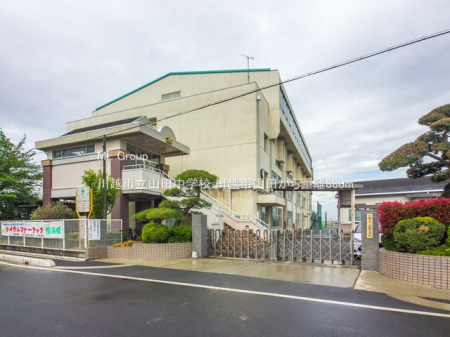 ���ӊ��@���w�Z 880m ��z�s���R�c���w�Z