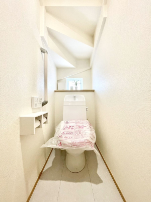 �g�C���@�g�C����1�K��2�K���ꂼ��ɔz�u����Ă��ĂƂĂ��֗��ł��B 