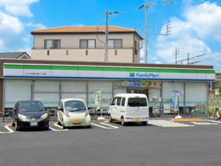 ���ӊ��@�R���r�j 300m �t�@�~���[�}�[�g �������ܖx�̓����񒚖ړX