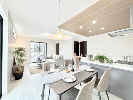 ���r���O�@�Z�ޕ��̌��������o�����A�C���e���A���l����̂��y���݂ȃ��r���O�ł��I 