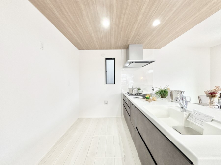 �L�b�`���@�u�₩�ȕ����ʂ蔲����L�b�`���B��������̂Ŗ��邭���C�ɂ��𗧂��܂��B