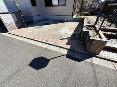 �@2��i�Ԏ�ɂ��j���ԉI���Ƒ��݂�Ȃ̎��]�Ԃ��u����L�X�J�[�X�y�[�X�B