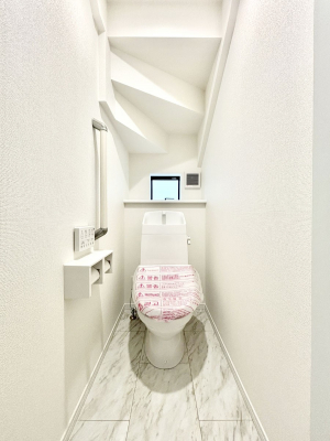 �g�C���@�g�C����1�K��2�K���ꂼ��ɔz�u����Ă��ĂƂĂ��֗��ł��B 