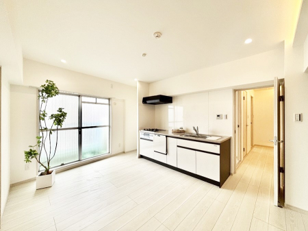 ���r���O�@���邢�z���������A�����̕��͋C�ɖ�������郊�r���O�_�C�j���O 