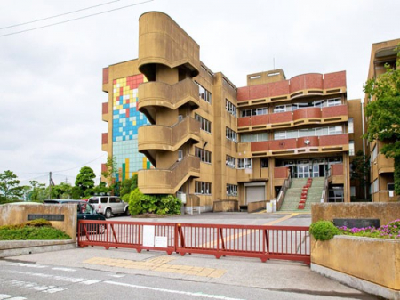 ���ӊ��@���w�Z 1300m �z�J�s����ԑ䒆�w�Z