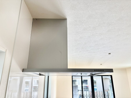 �@����2��\�I�}�Ȃ��q�l�̒��ԂɁB�܂��A���Ƒ��̎��]�ԃX�y�[�X�Ƃ��Ă��劈��B