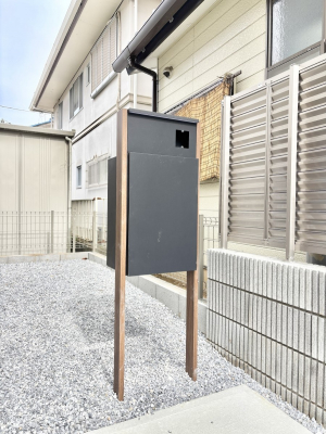 ���̑��@�\�D�E�C���^�[�z���E�|�X�g���ЂƂɏW��B�G���g�����X�ɂȂ��ރV���v���f�U�C���B